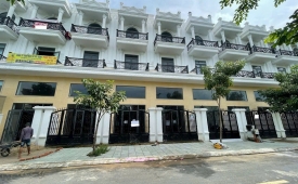 NHÀ 4 LẦU XE HƠI NGAY NGÃ TƯ GA Q12! QUÁ ĐẸP! GIÁ RẤT TỐT LUÔN