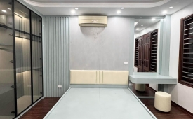 Nhà 5 tầng mới, 36m2, oto đỗ cửa, gần ĐH Kinh Tế - 0922565668