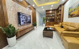 BÁN NHÀ TRUNG KÍNH – CẦU GIẤY – 55M² – GIÁ 9 TỶ
