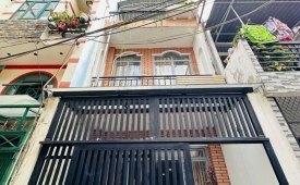 Phú Nhuận, sát mặt tiền - 40m2 - 6,45Tỷ TL