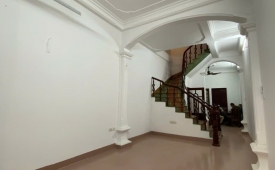 NHÀ NGUYỄN VĂN CỪ, 62m², 4PN, CÓ SÂN ĐỂ XE, GIÁ 9,5 TỶ.