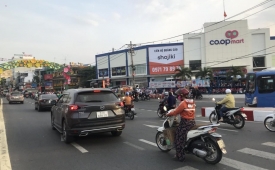 51TR/M2, NHÀ 2 TẦNG NGAY NGÃ 4 THỦ ĐỨC,5PN, HẺM XE HƠI 7 CHỖ