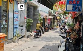 HẺM XE HƠI
HUỲNH TẤN PHÁT Q7
NGANG 5 DÀI 22 M
CÓ 70 TRIỆU M2