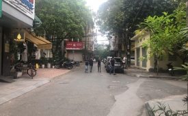 BÁN NHÀ PHỐ ĐỖ QUANG, CẦU GIẤY, Ô TÔ TRÁNH 40M2 4 TẦNG 18 TỶ.