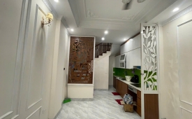 Bán nhà Phố Trạm - 48m2 - ngõ thông - ô tô - chỉ 6.1 tỷ