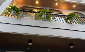 Nhà cực đẹp - Phố Trạm - 40m2 - full nội thất - hơn 7 tỷ