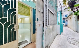 Ngay ngã tư Huỳnh Văn Bánh, nhà 3 tầng - 52m2 - 6,4Tỷ TL.
