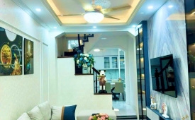 NHÀ HOÀNG QUỐC VIỆT – 40M2 x 5 TẦNG – 2 MẶT THOÁNG – 150M VÀNH ĐAI 2