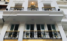 BÁN TÒA CHDV – HXH NGUYỄN TRÃI, P.3, Q.5 - DT 7X20M THU NHẬP 130TR/THÁNG