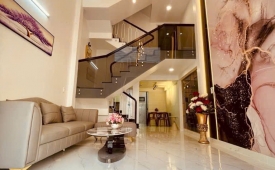 NHÀ ĐẸP GẦN QUẬN 7-5 TẦNG – HẺM XE HƠI – FULL NỘI THẤT CAO CẤP